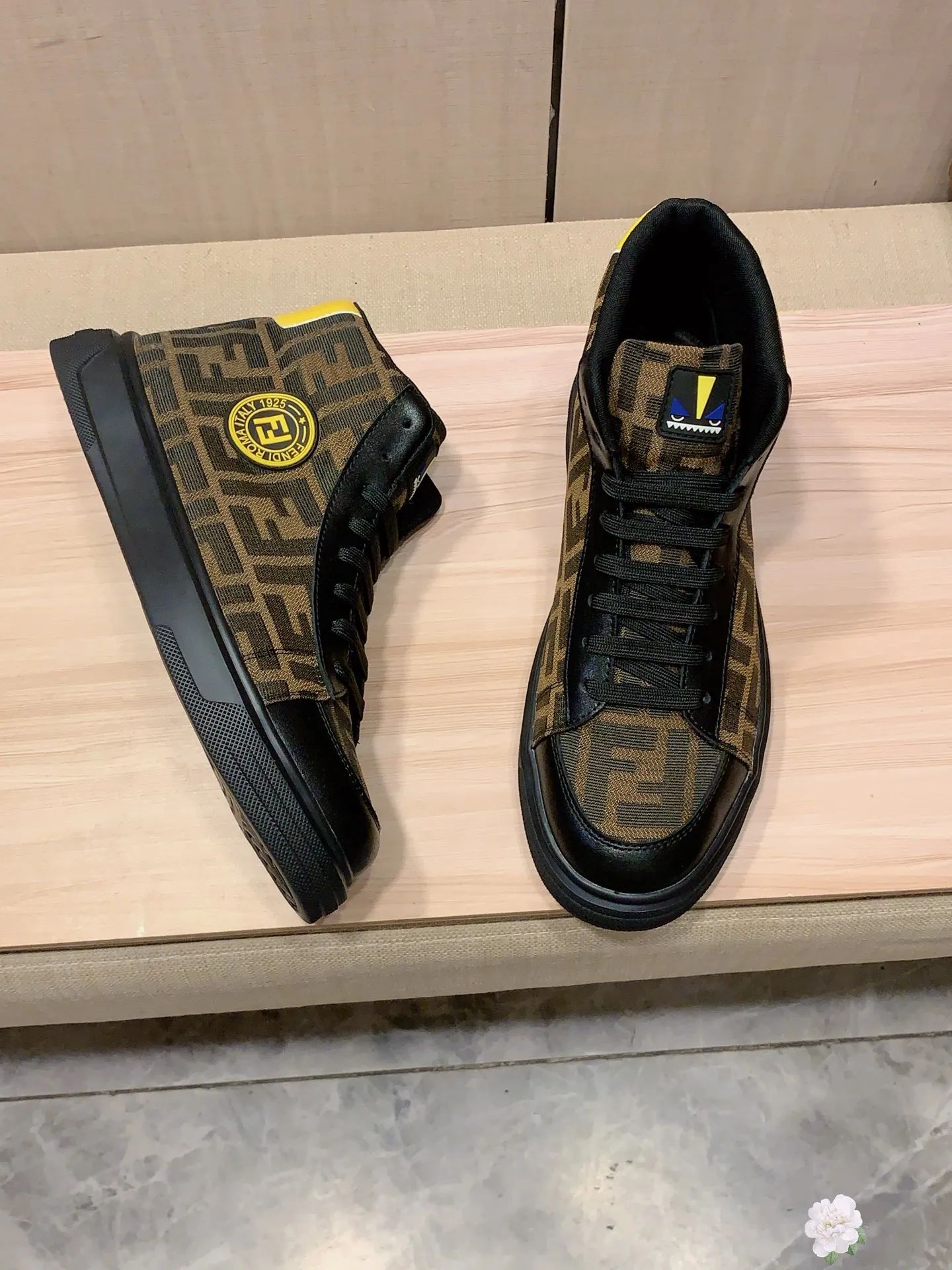 High-top men's shoes 💰442💰💰🎩🎩[Lightning][Lightning] "FENDI*" latest • popular casual shoes, top brand [Seduce] luxury~purchase, top-quality~. [Strong] The upper is made of imported breathable cowhide with fabric material ➕ Breathable sheepskin feet (•) and fine workmanship. The original stylish and stylish soft rubber wear-resistant and non-slip outsole is light and comfortable on the feet. The real thing looks better when taken in real life. 111: code: 38-44, 2️⃣ colors selected